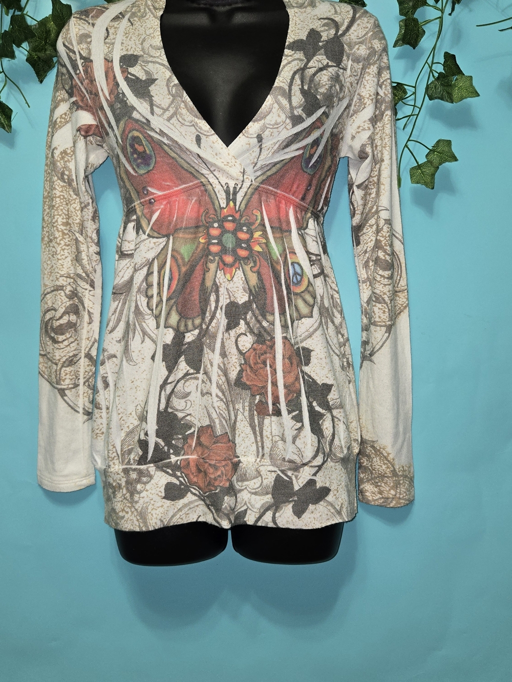 julie's closet Cream Long Sleeve V-Neck Top with Red Butterfly Print